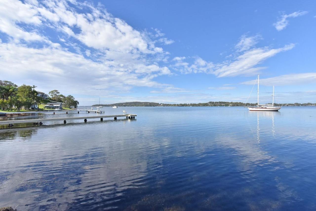 On The Waters Edge At Fishing Point Villa Eksteriør bilde